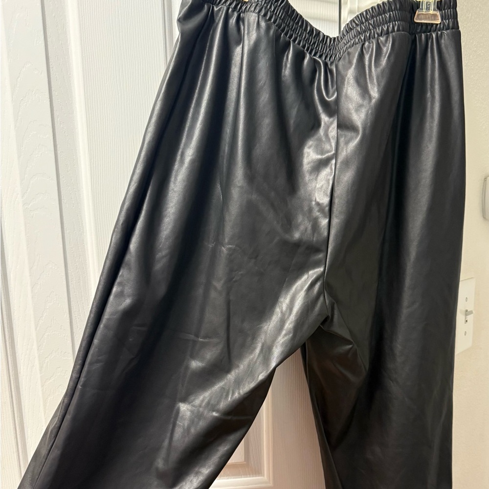 Black Faux Leather Jogger Pants — Fashion Nova — Size 1X - Picture 3 of 5